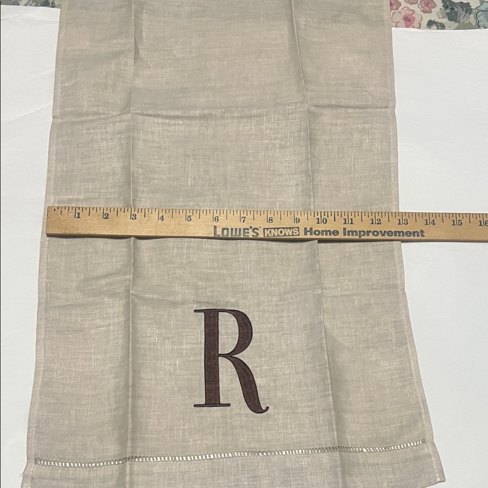 Monogrammed Mudpie Linen Tea Towels with 'R' - Picture 3 of 6